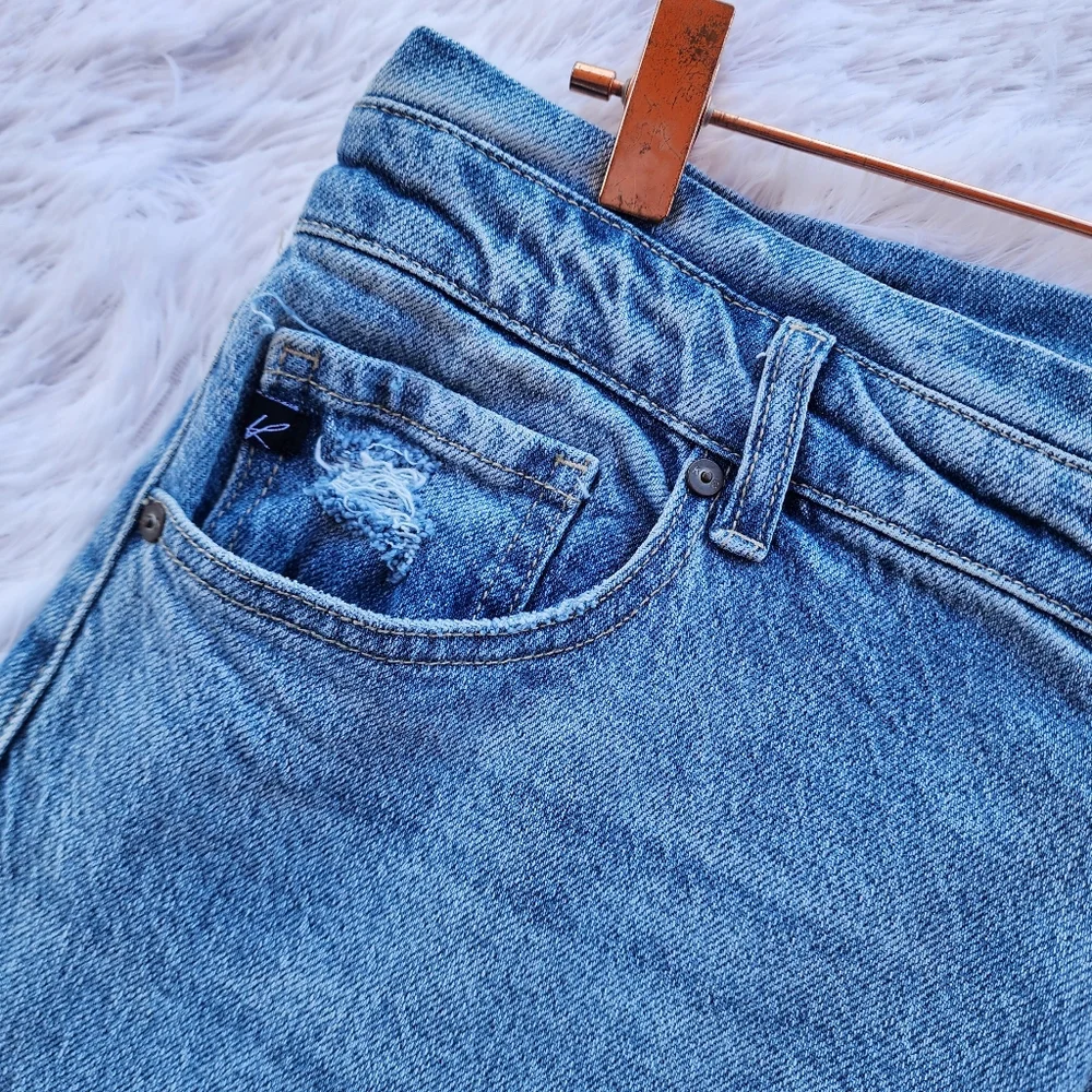 Kancan‎ Slim Straight Lightly Distressed Jeans